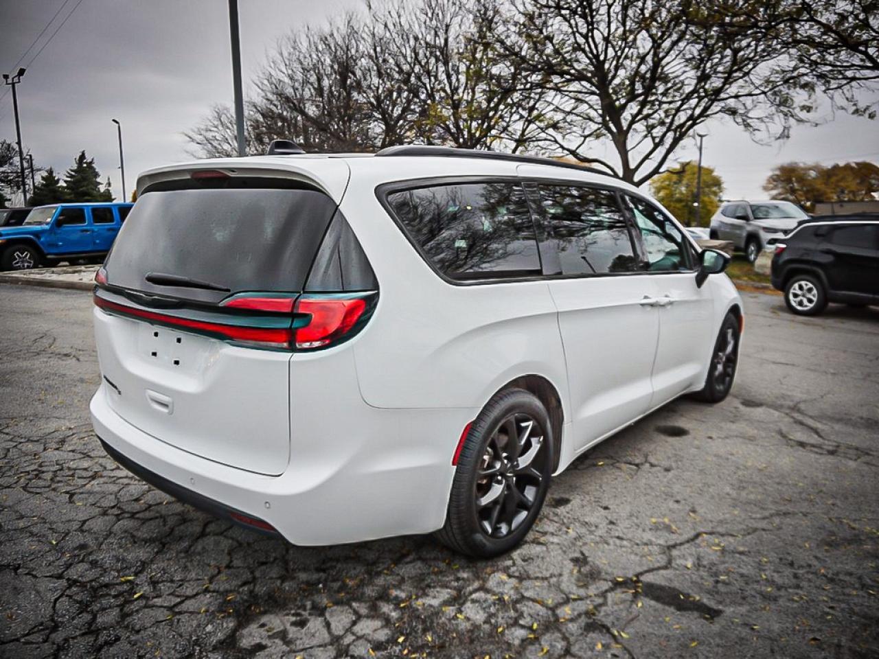 2024 Chrysler Pacifica  Photo