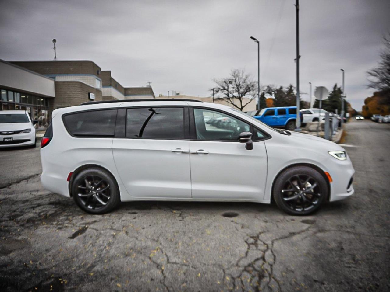 2024 Chrysler Pacifica  Photo