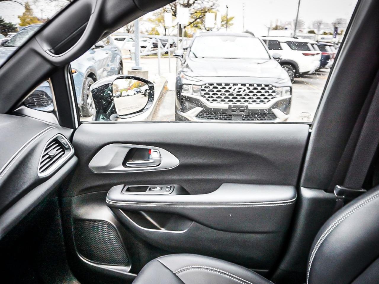 2024 Chrysler Pacifica  Photo