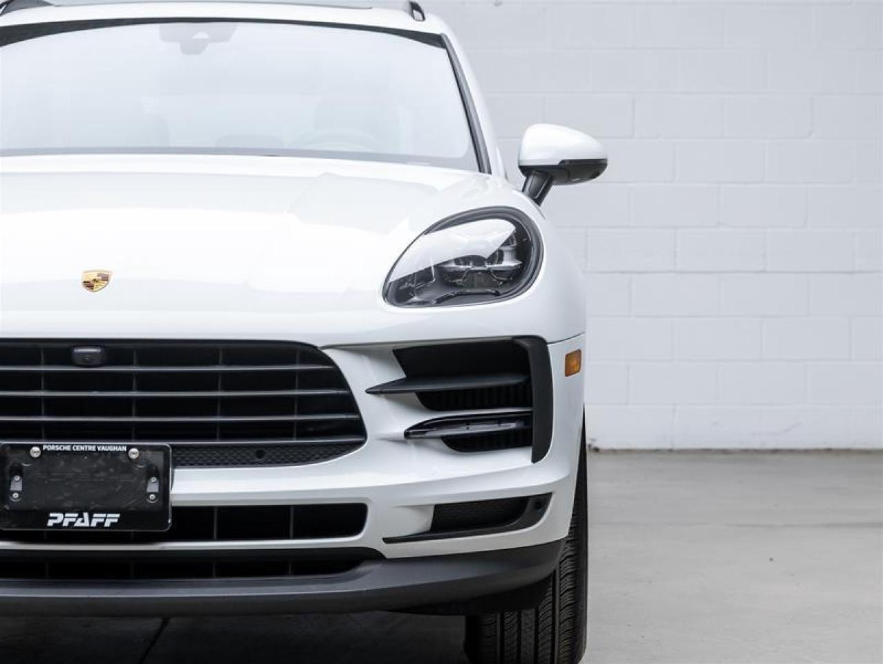 2021 Porsche Macan  Photo3