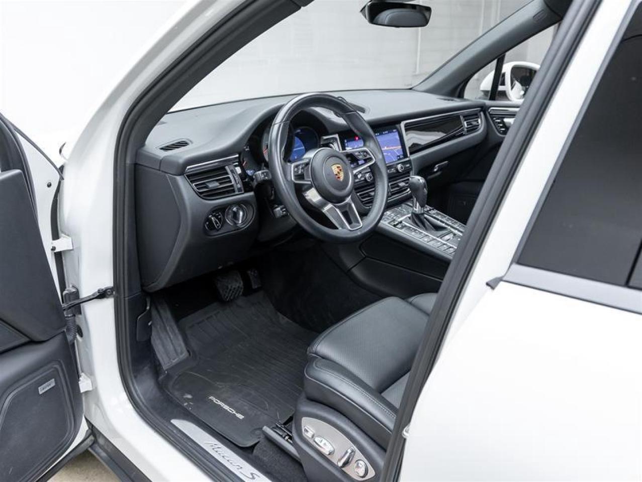 2021 Porsche Macan  Photo