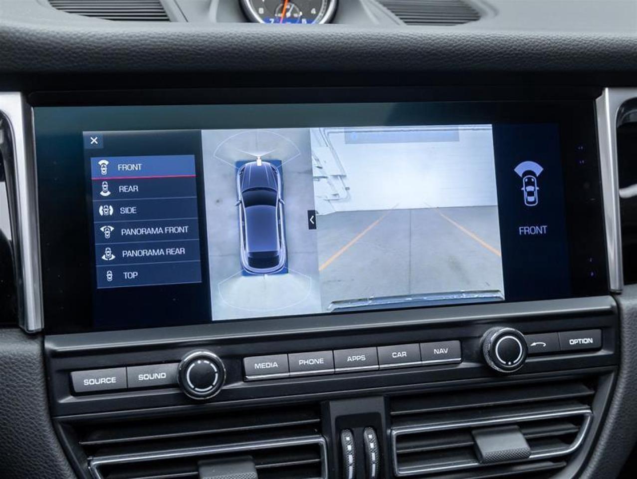 2021 Porsche Macan  Photo