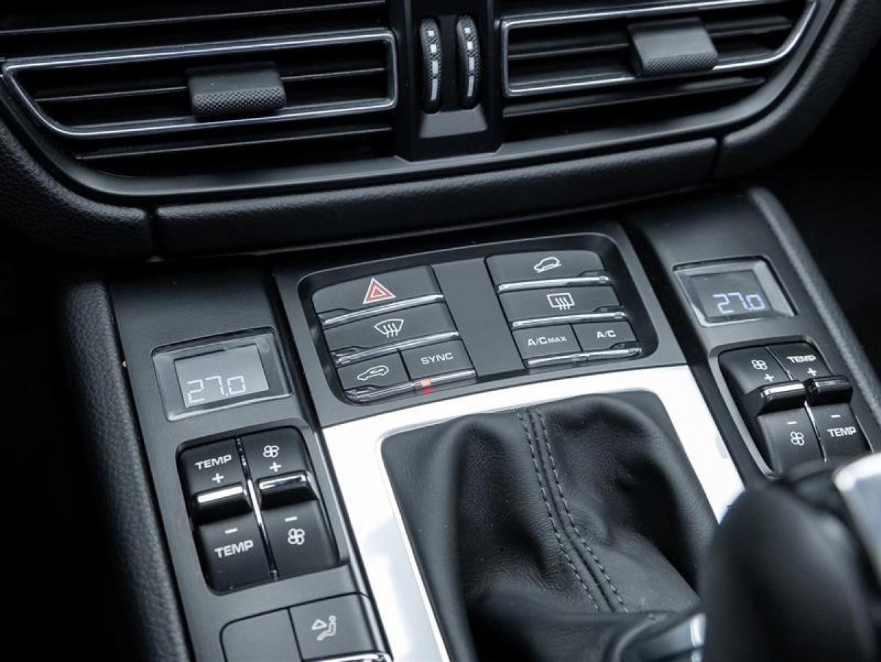 2021 Porsche Macan  Photo