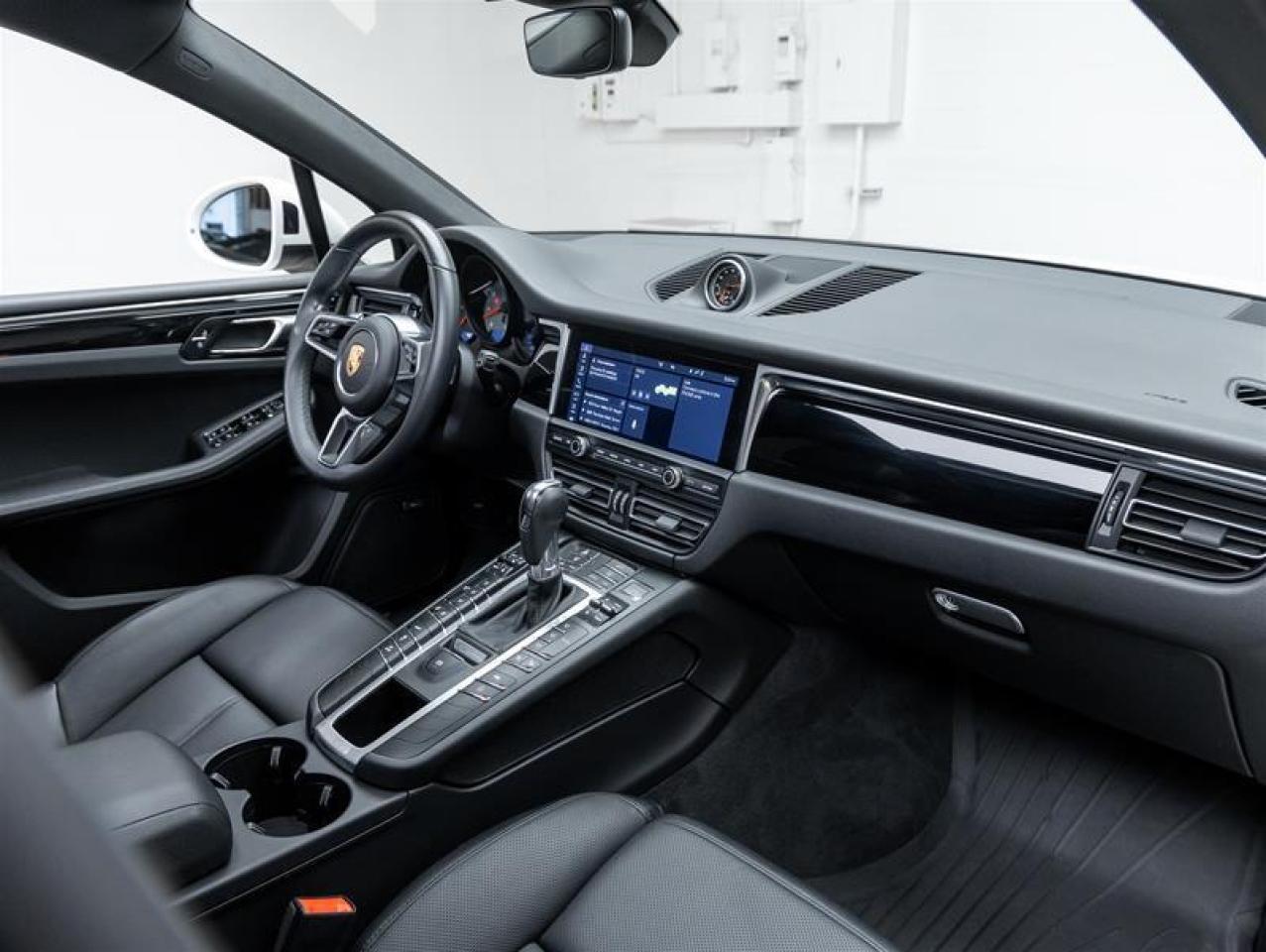 2021 Porsche Macan  Photo