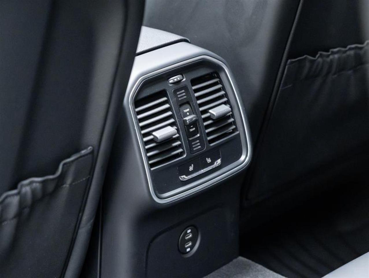 2021 Porsche Macan  Photo