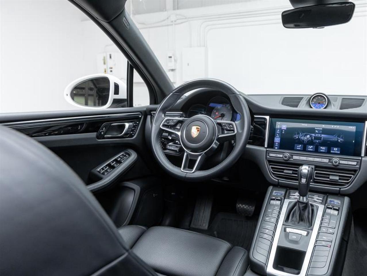 2021 Porsche Macan  Photo