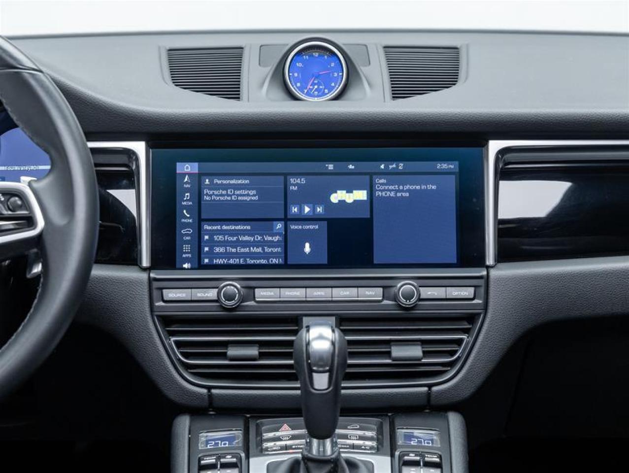 2021 Porsche Macan  Photo