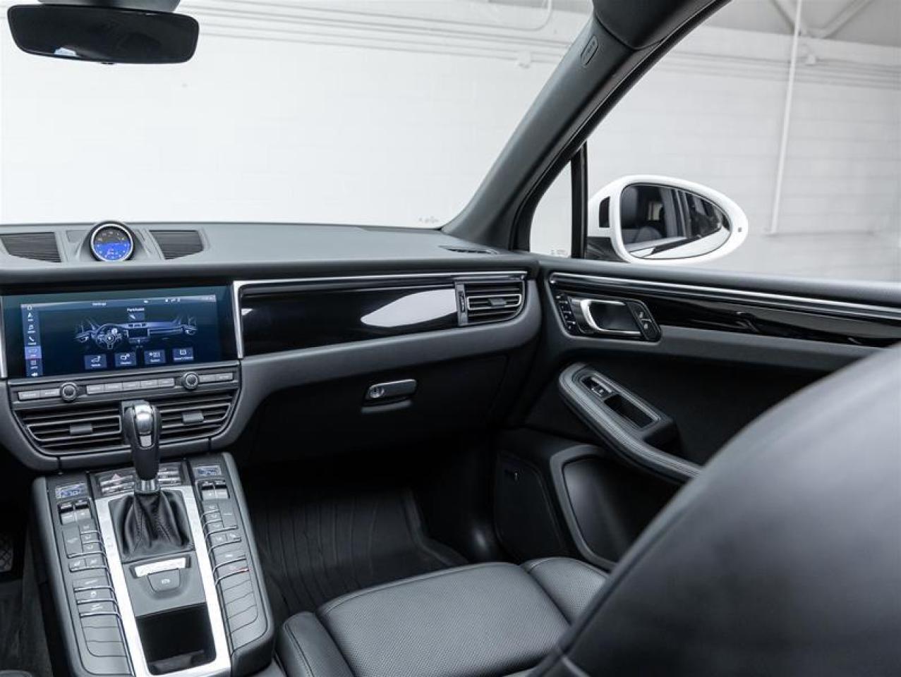 2021 Porsche Macan  Photo