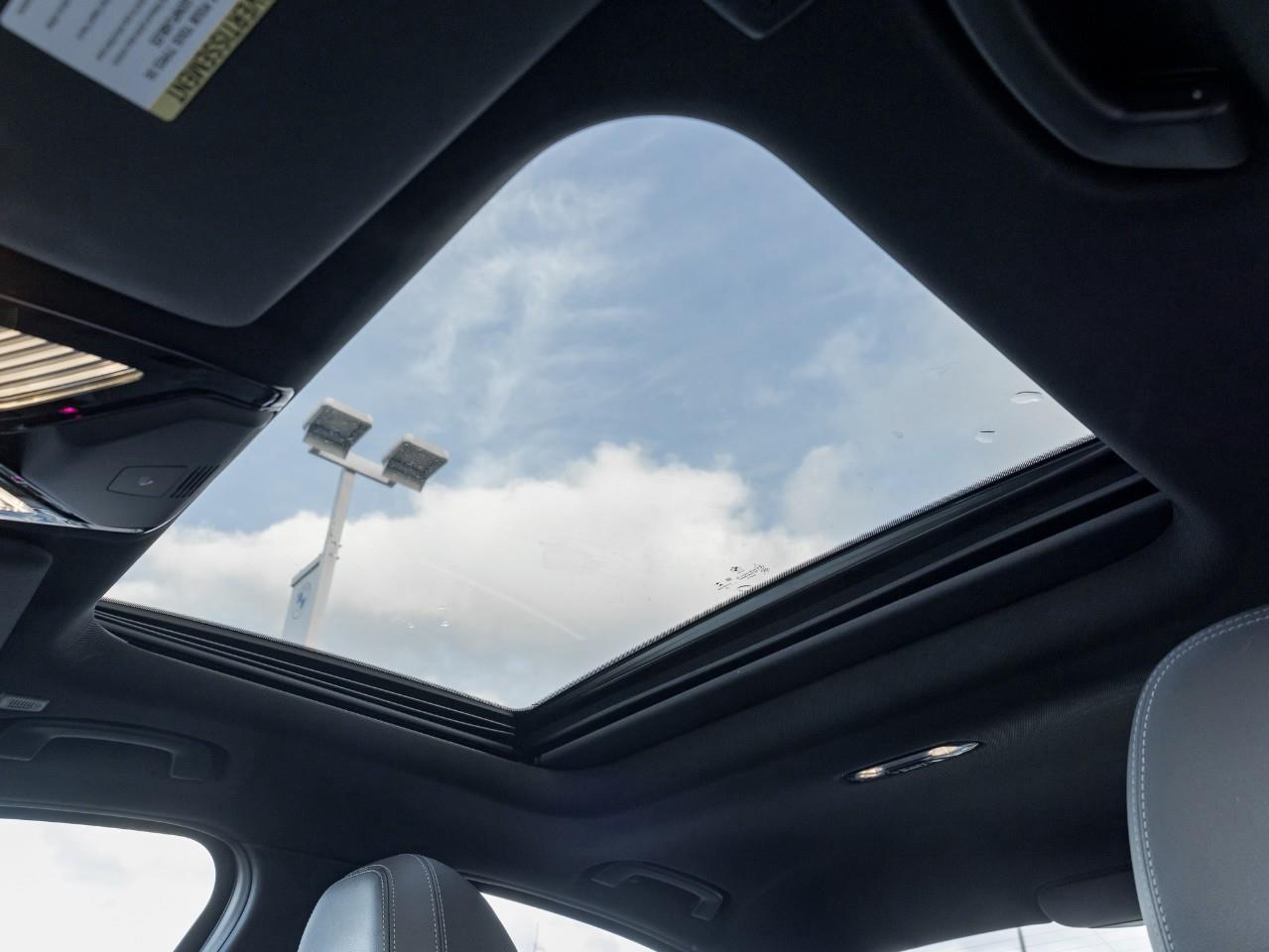 2023 BMW 330 i xDrive 4dr All-Wheel Drive Sedan Photo