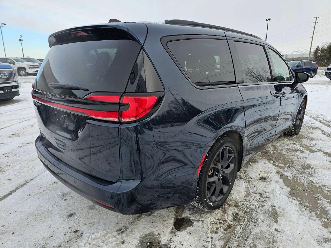 2024 Chrysler Pacifica Touring-L Front-Wheel Drive Passenger Van Photo