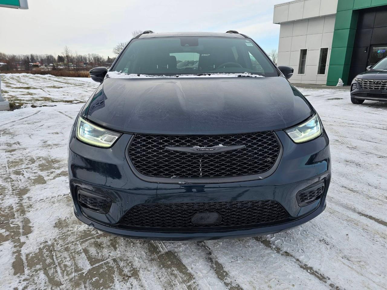2024 Chrysler Pacifica Touring-L Front-Wheel Drive Passenger Van Photo