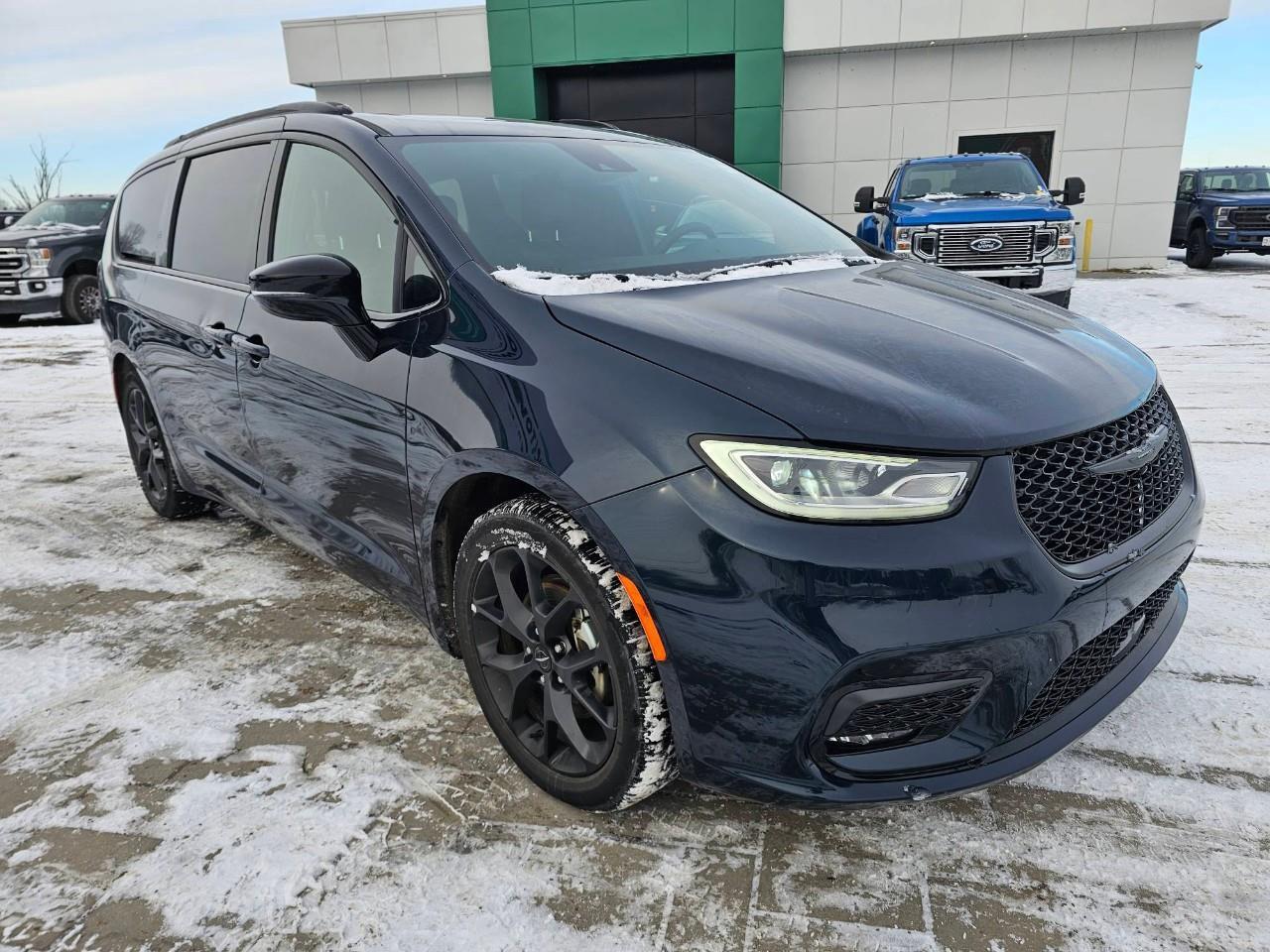 2024 Chrysler Pacifica Touring-L Front-Wheel Drive Passenger Van Photo