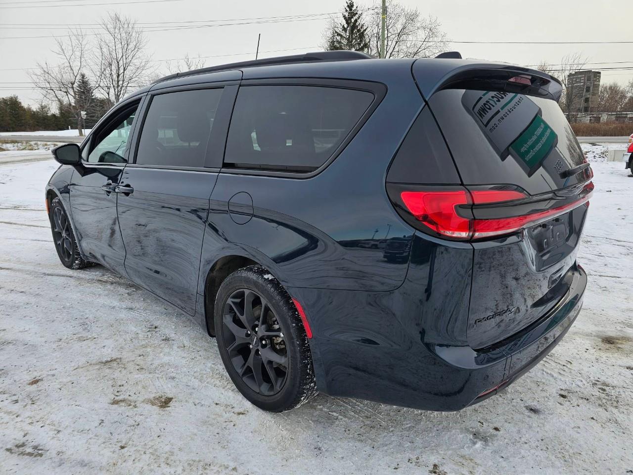 2024 Chrysler Pacifica Touring-L Front-Wheel Drive Passenger Van Photo