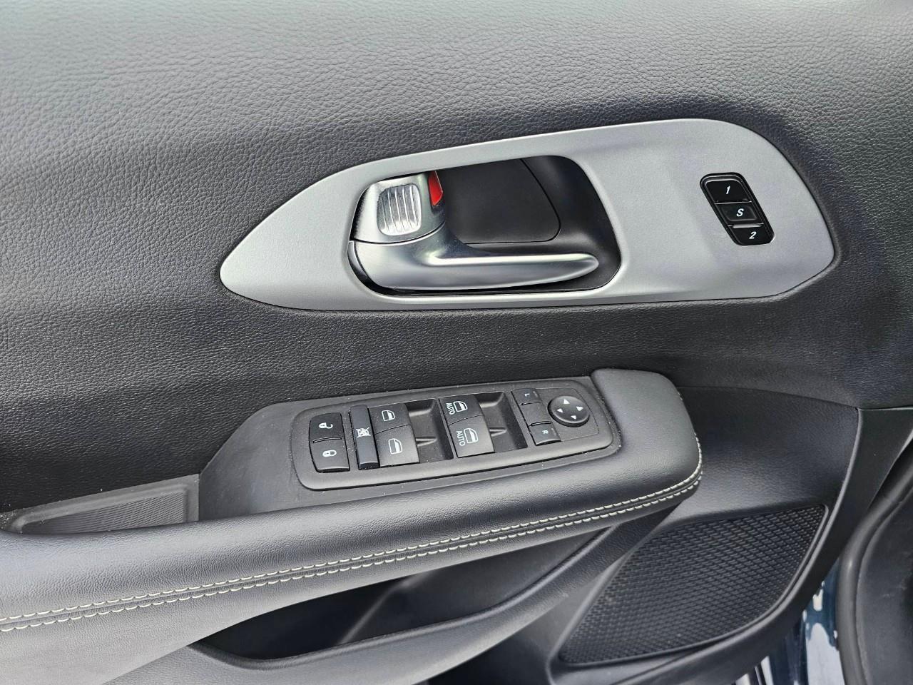 2024 Chrysler Pacifica Touring-L Front-Wheel Drive Passenger Van Photo