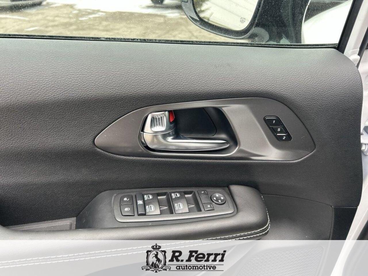 2026 Chrysler Pacifica Select Front-Wheel Drive Passenger Van Photo