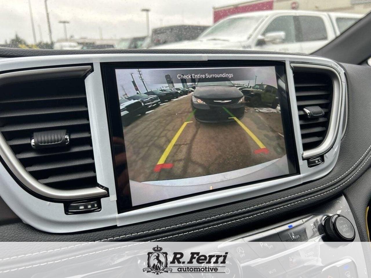 2026 Chrysler Pacifica Select Front-Wheel Drive Passenger Van Photo