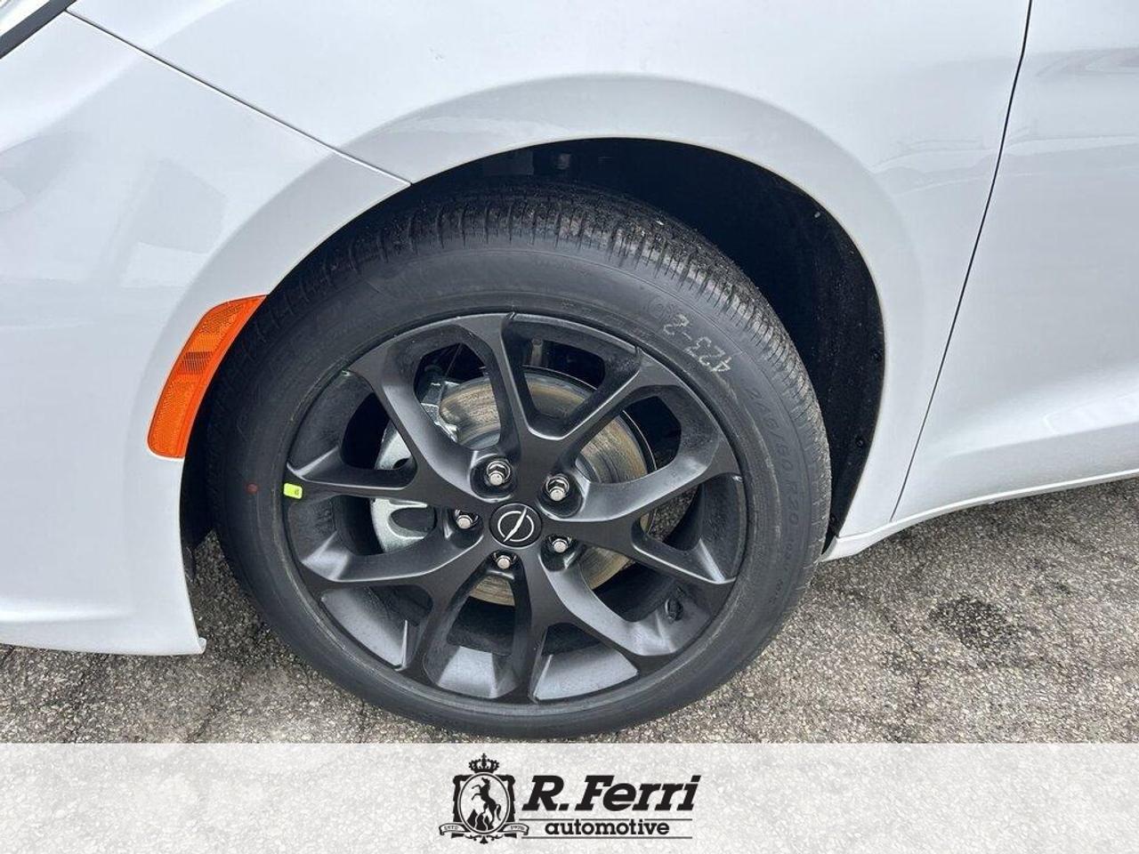 2026 Chrysler Pacifica Select Front-Wheel Drive Passenger Van Photo