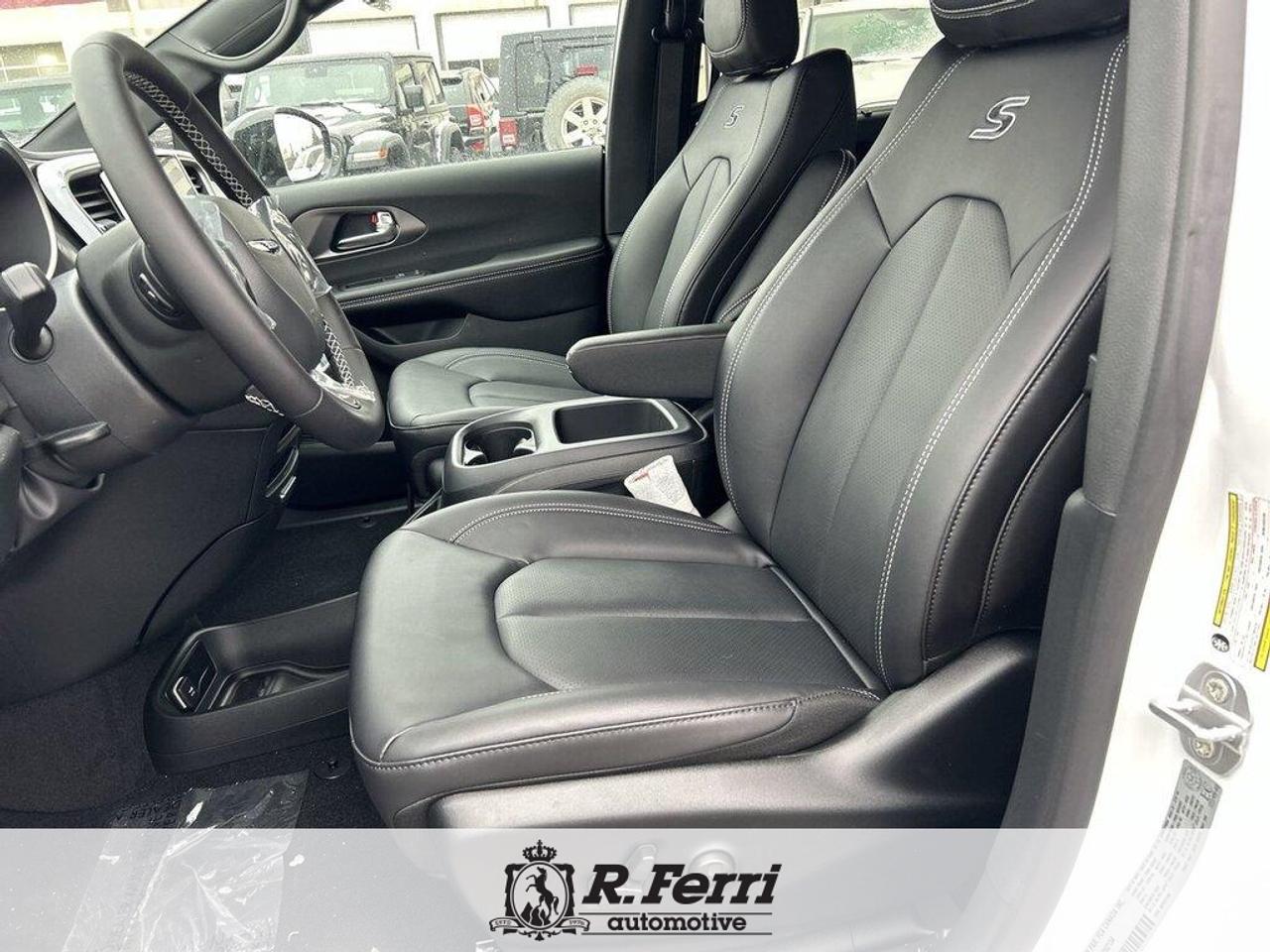 2026 Chrysler Pacifica Select Front-Wheel Drive Passenger Van Photo