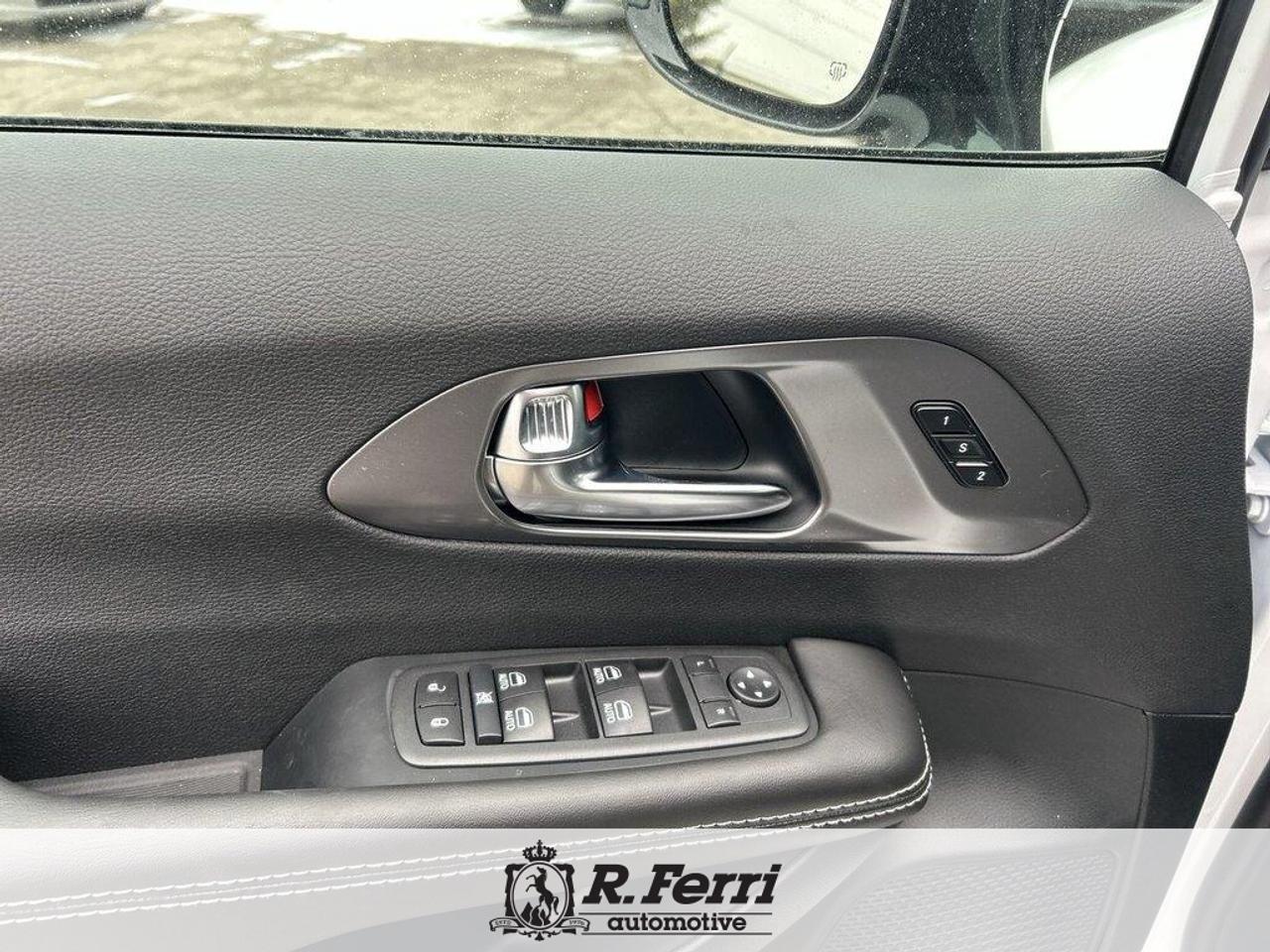 2026 Chrysler Pacifica Select Front-Wheel Drive Passenger Van Photo