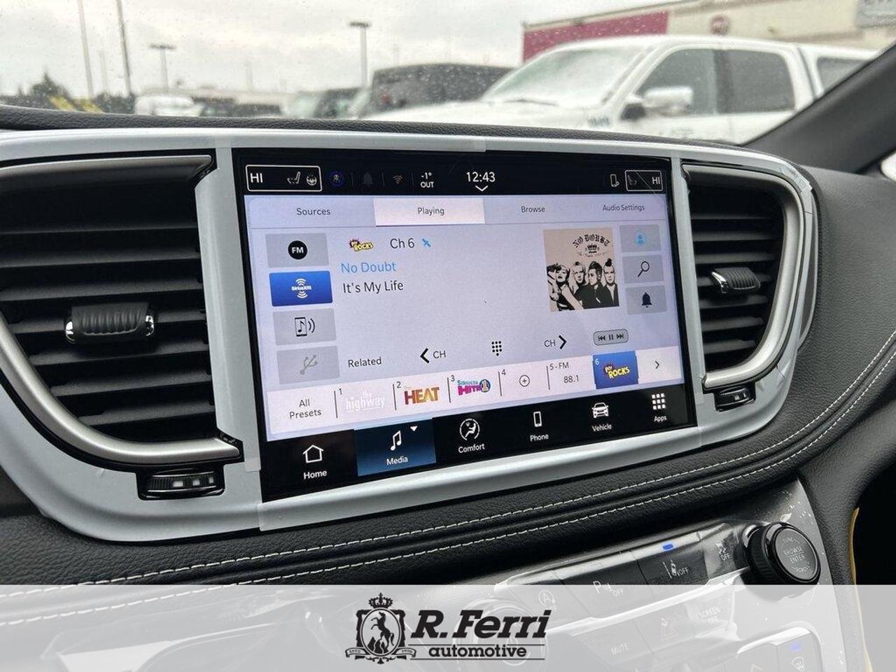 2026 Chrysler Pacifica Select Front-Wheel Drive Passenger Van Photo