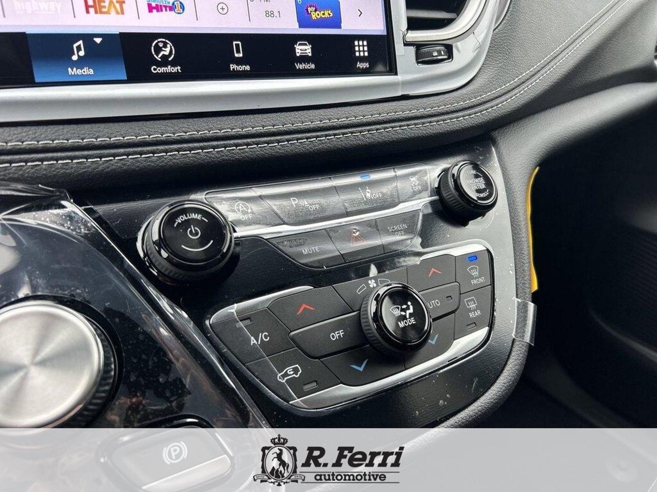 2026 Chrysler Pacifica Select Front-Wheel Drive Passenger Van Photo