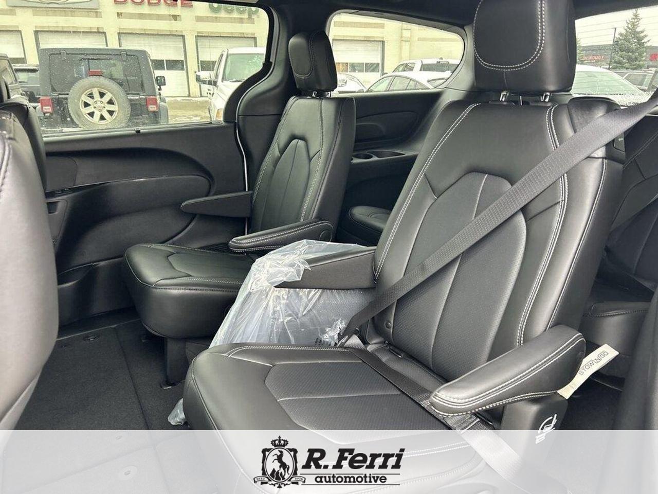 2026 Chrysler Pacifica Select Front-Wheel Drive Passenger Van Photo