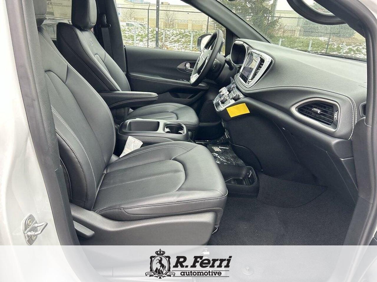 2026 Chrysler Pacifica Select Front-Wheel Drive Passenger Van Photo