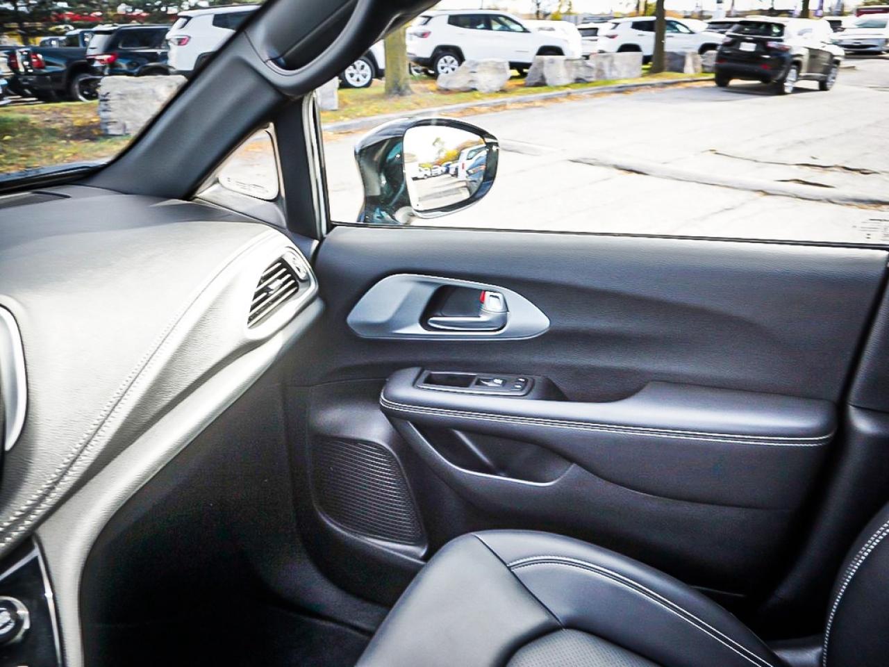 2024 Chrysler Pacifica  Photo