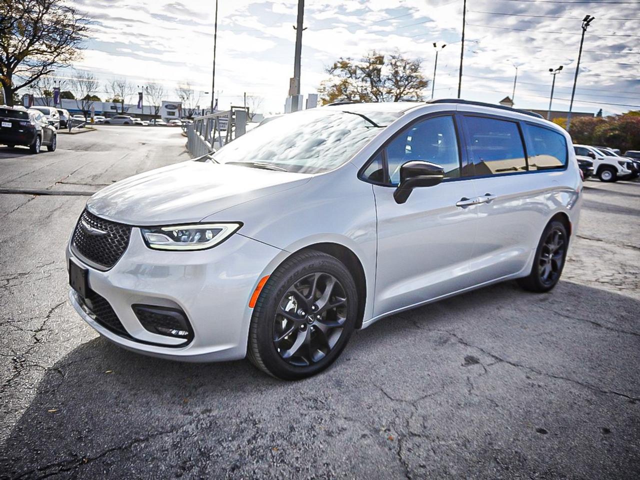 2024 Chrysler Pacifica  Photo4