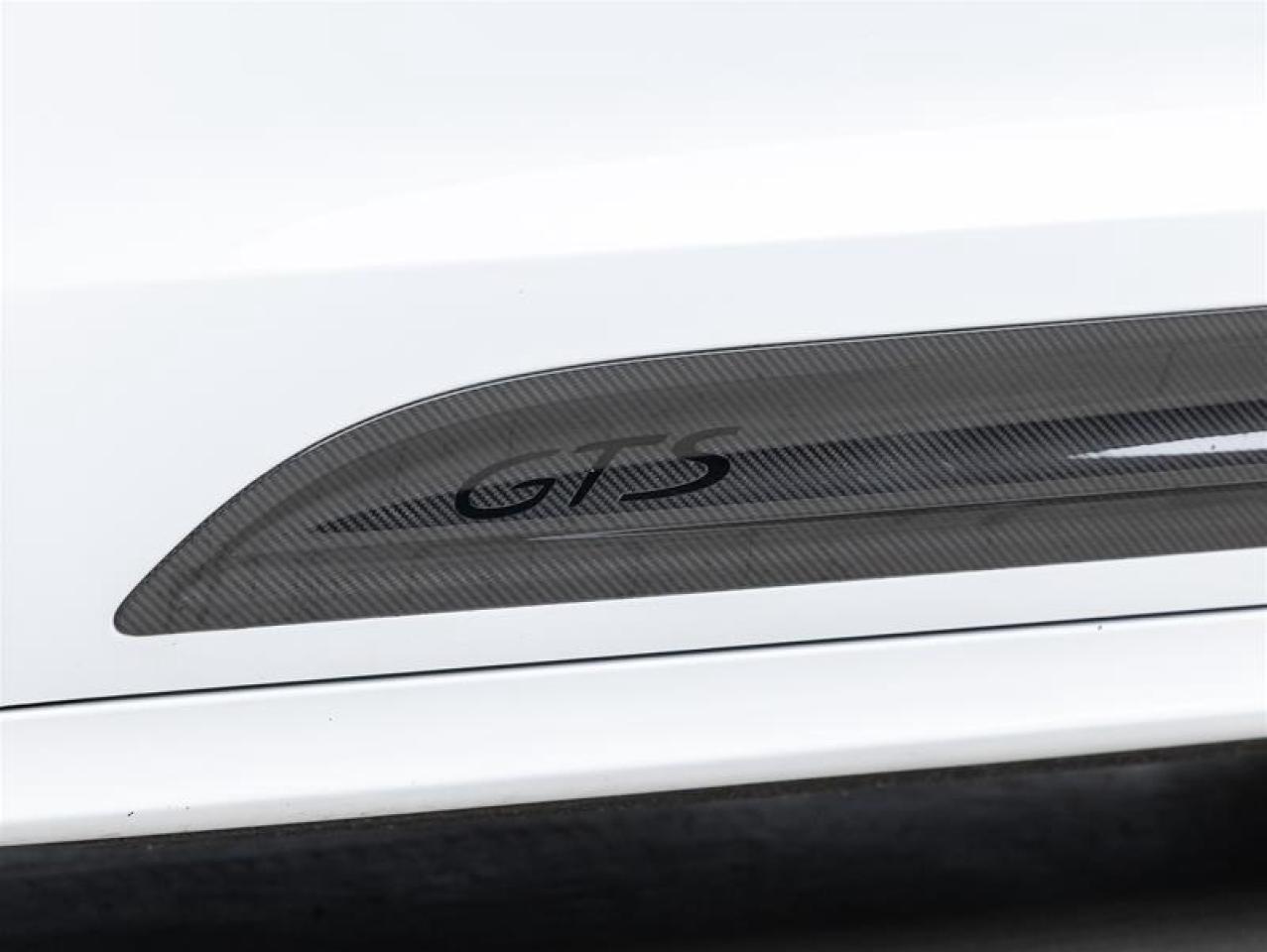 2024 Porsche Macan  Photo