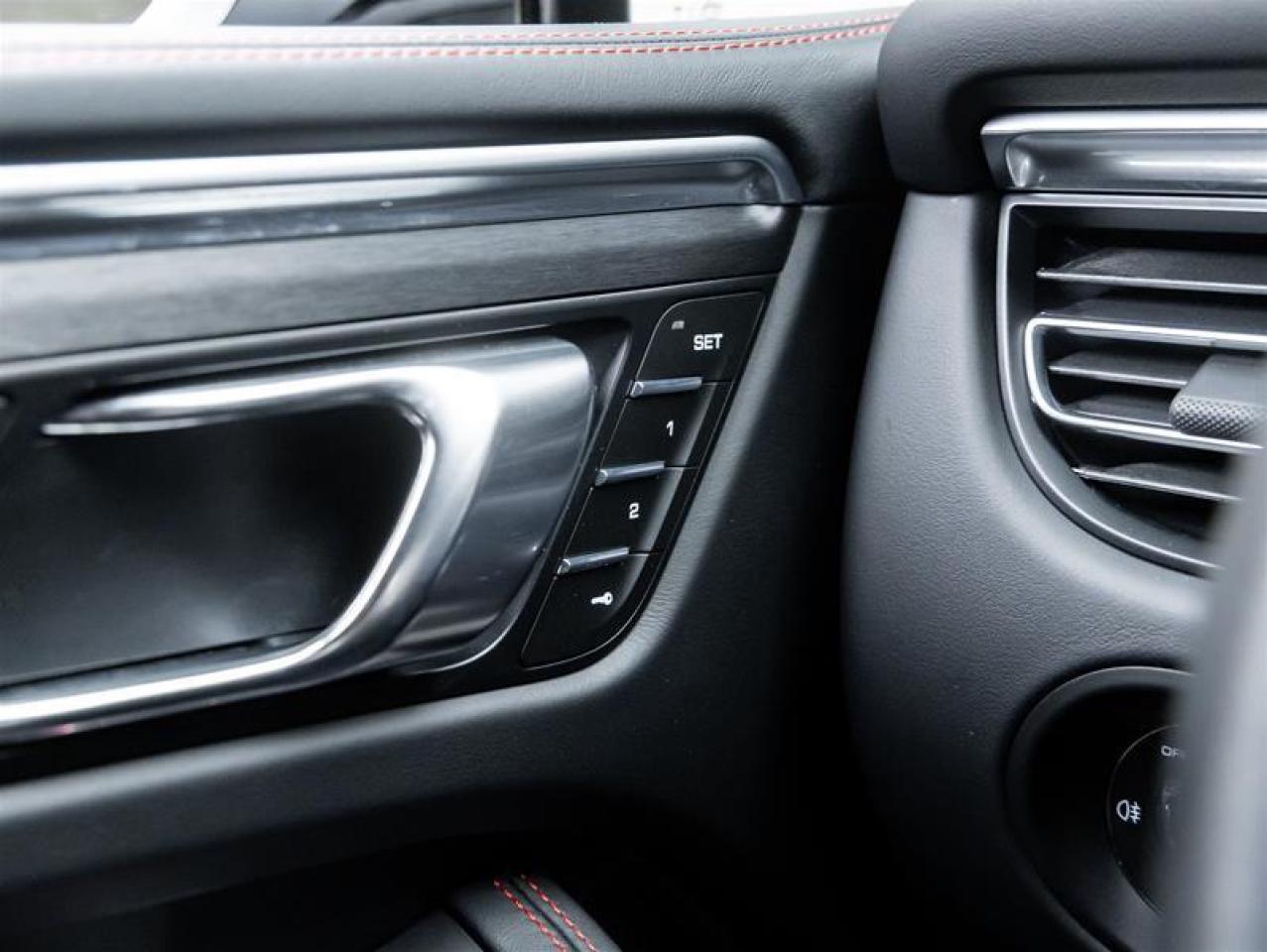 2024 Porsche Macan  Photo