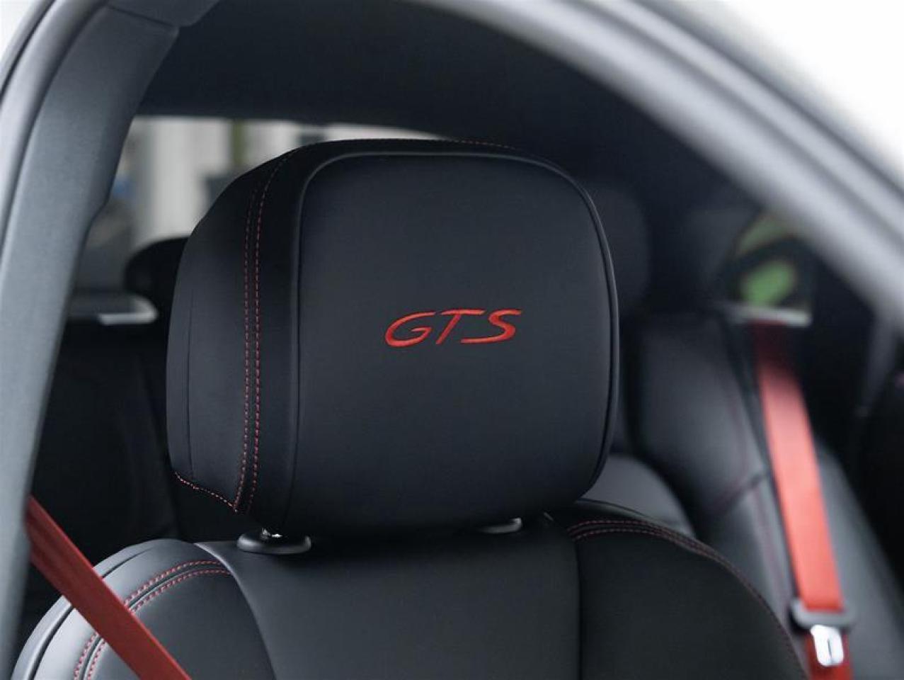 2024 Porsche Macan  Photo