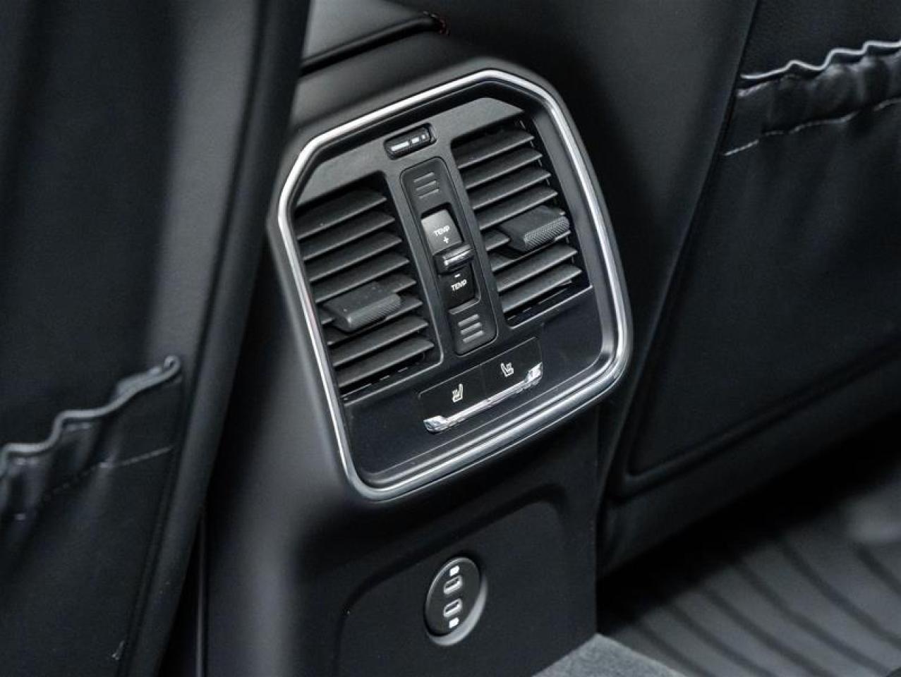 2024 Porsche Macan  Photo