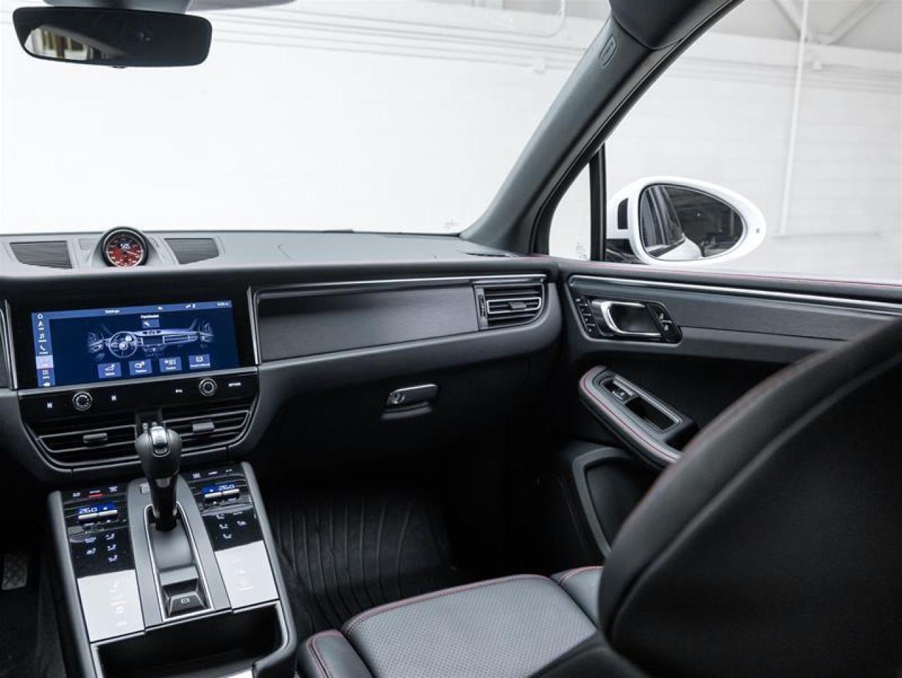 2024 Porsche Macan  Photo