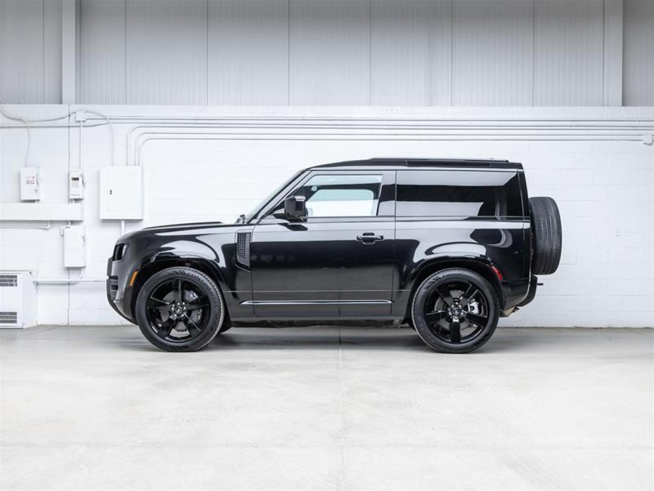 2024 Land Rover Defender  Photo4