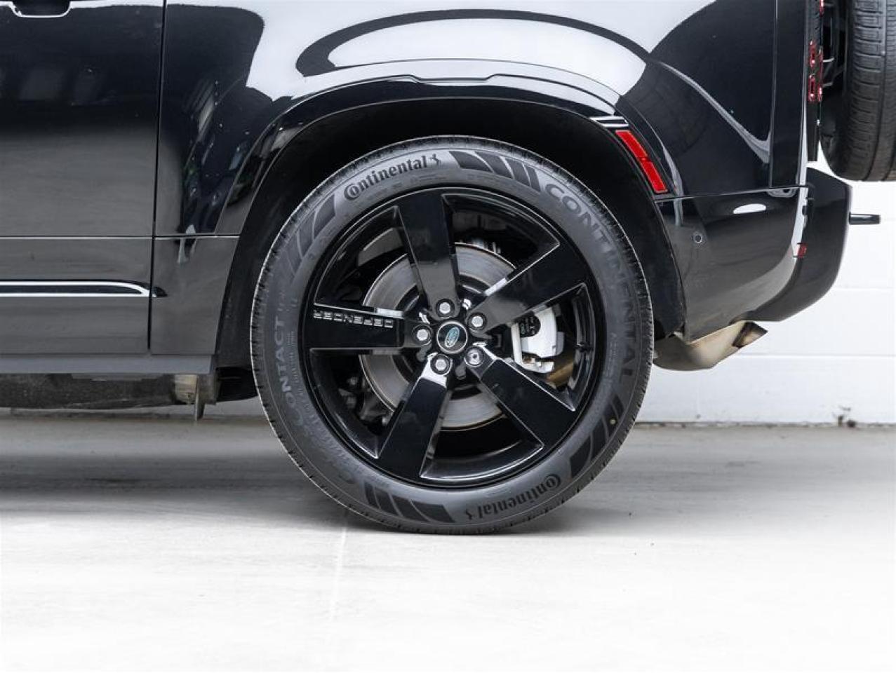 2024 Land Rover Defender  Photo