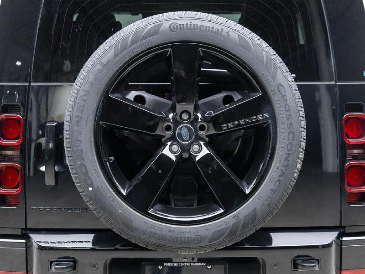 2024 Land Rover Defender  Photo