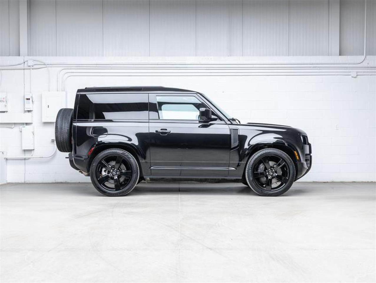 2024 Land Rover Defender  Photo