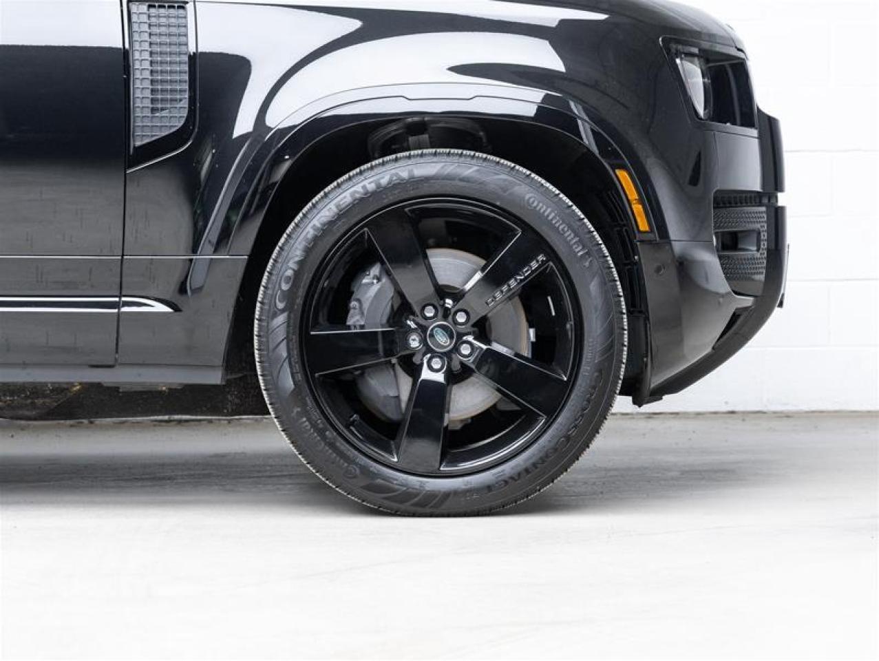 2024 Land Rover Defender  Photo