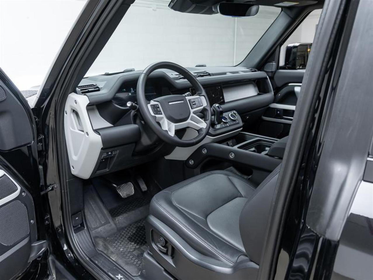 2024 Land Rover Defender  Photo