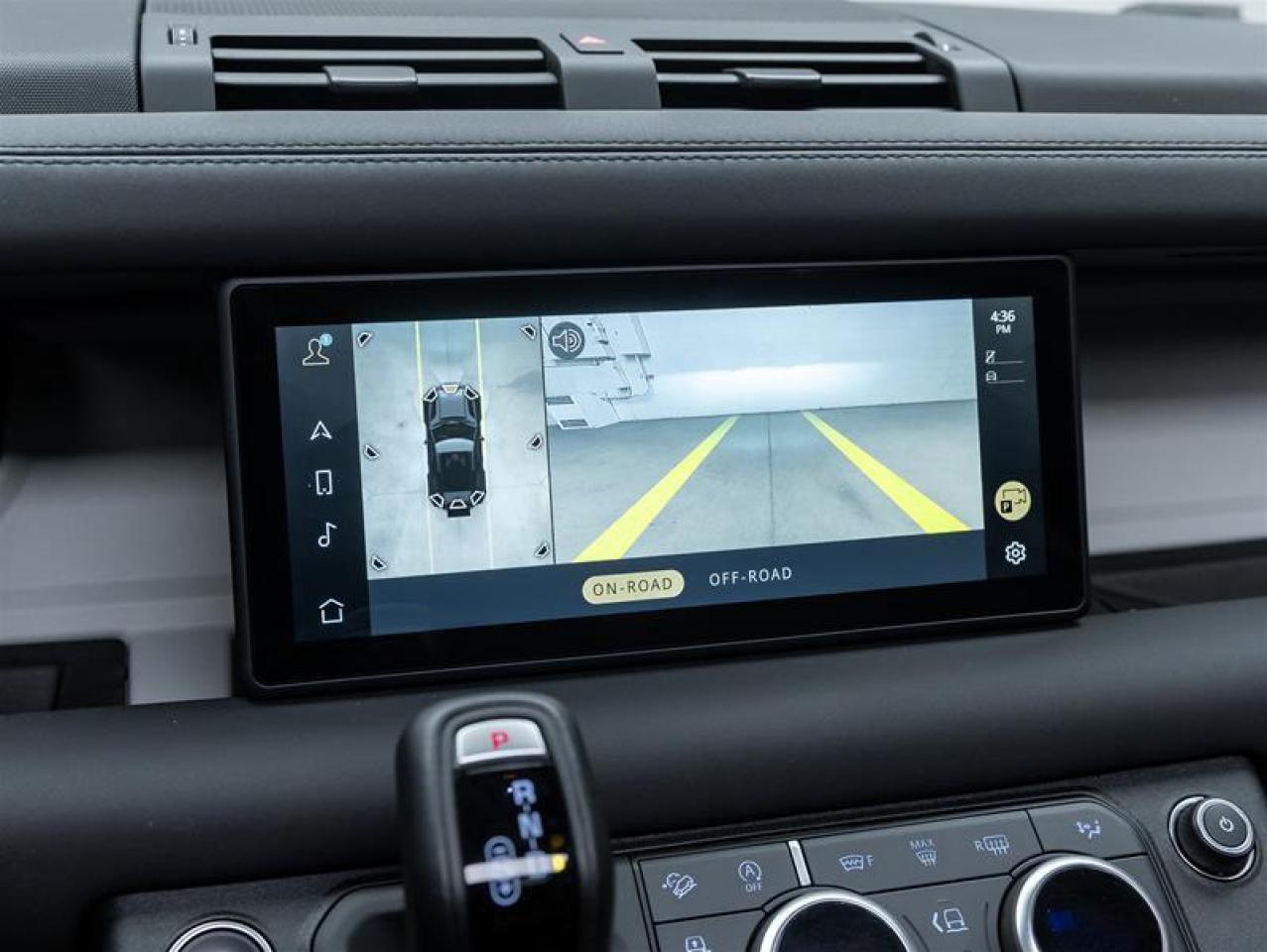 2024 Land Rover Defender  Photo