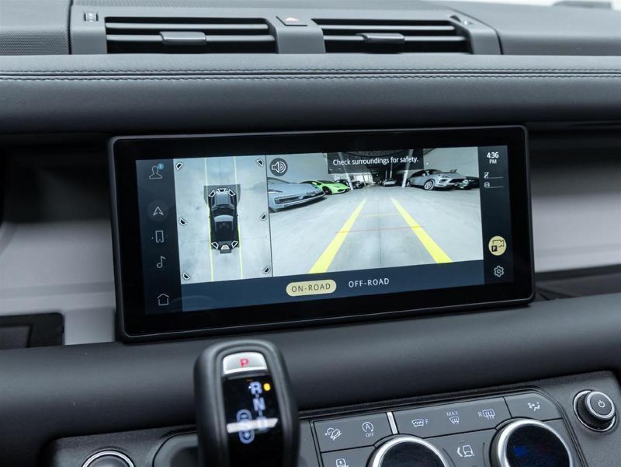 2024 Land Rover Defender  Photo