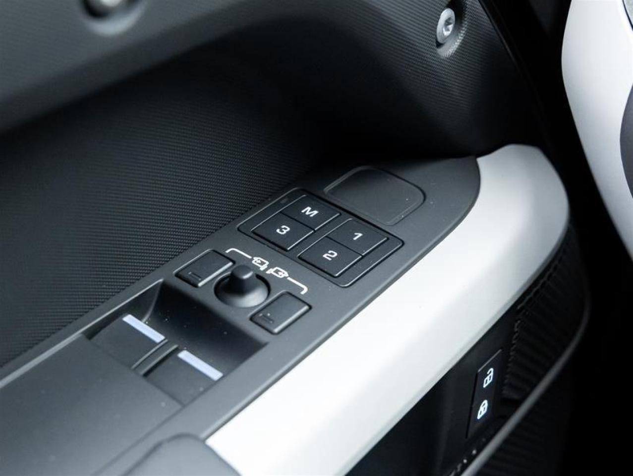 2024 Land Rover Defender  Photo