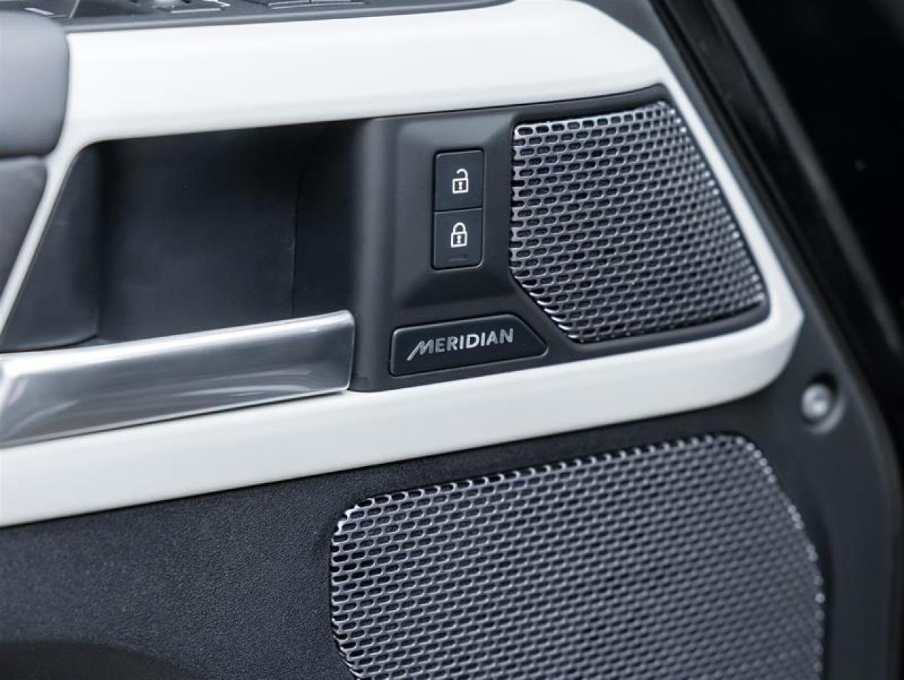 2024 Land Rover Defender  Photo