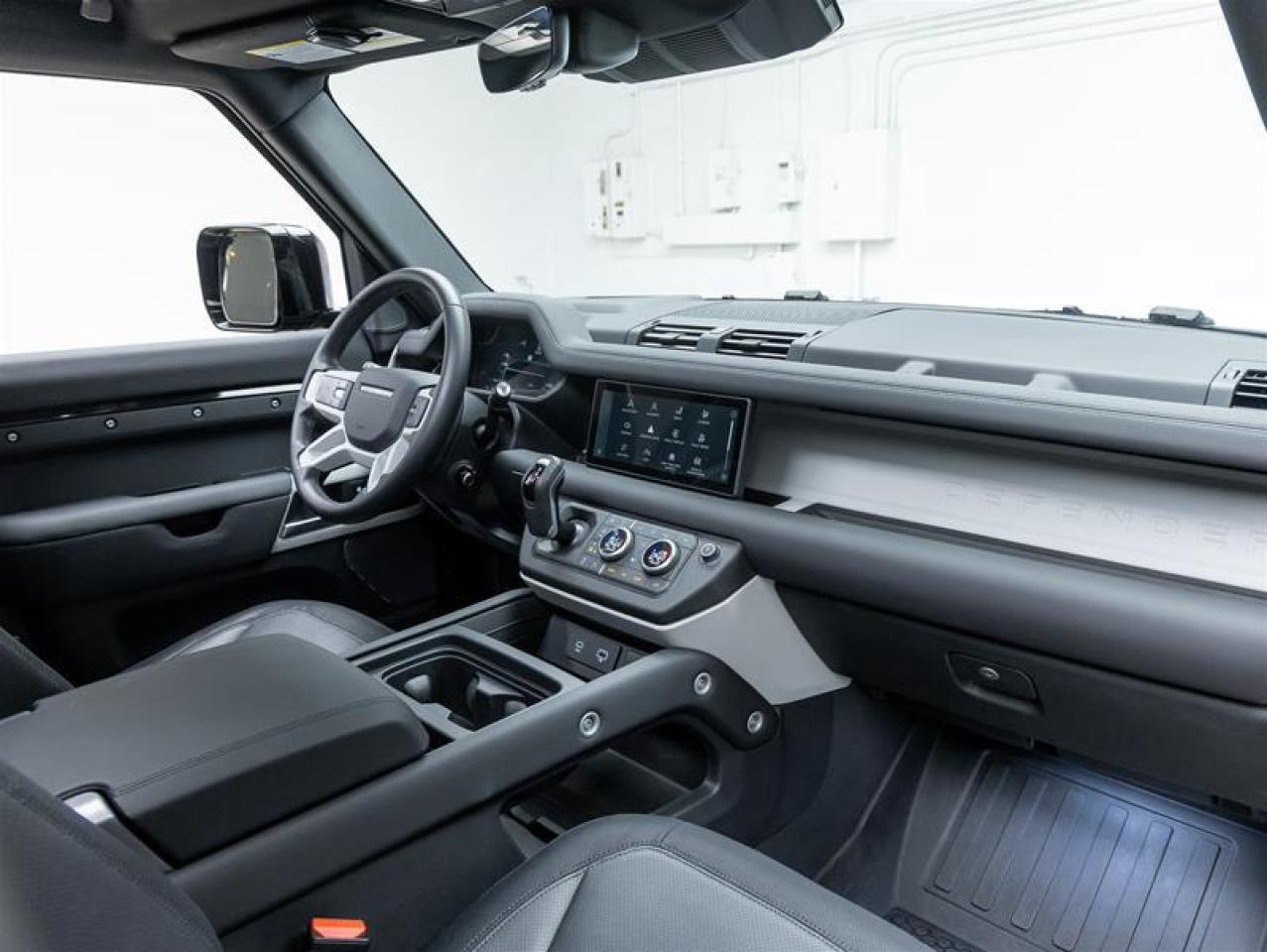 2024 Land Rover Defender  Photo