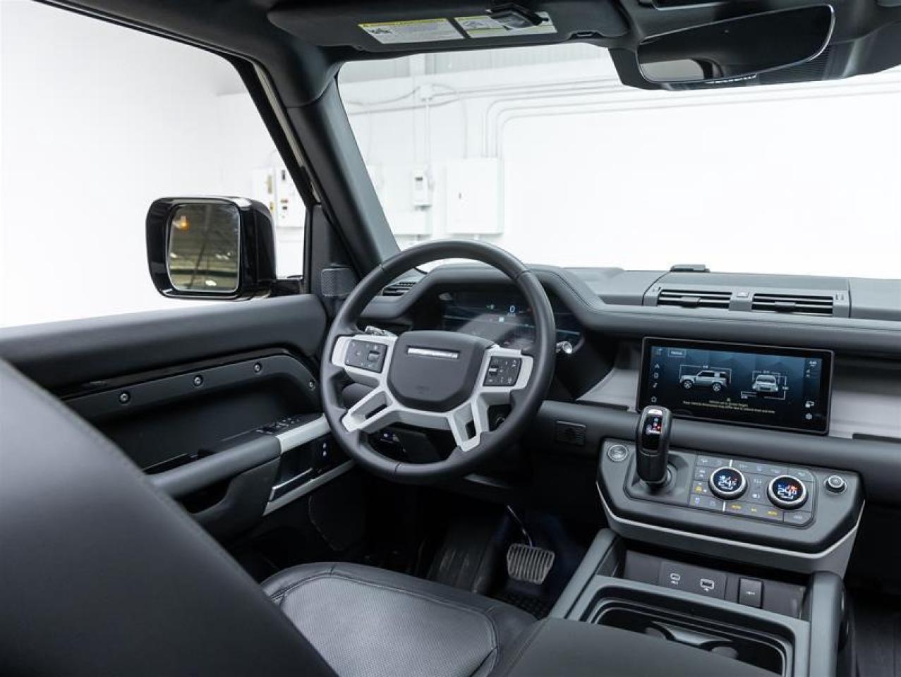 2024 Land Rover Defender  Photo