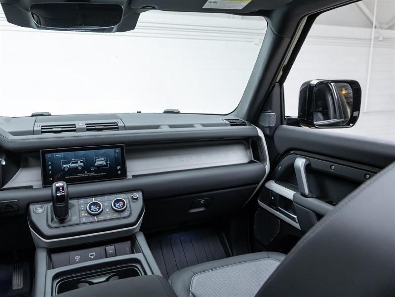 2024 Land Rover Defender  Photo