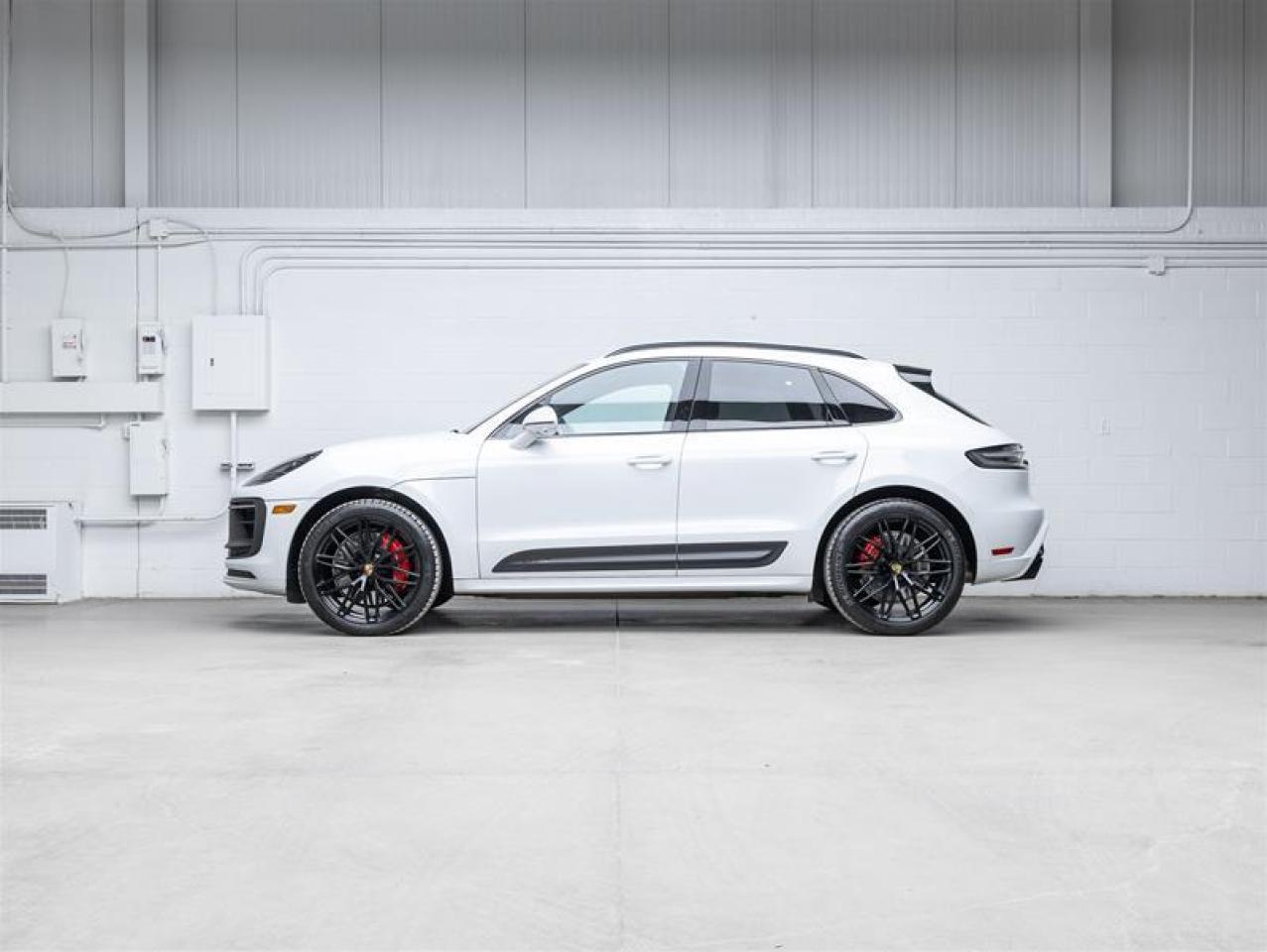 2022 Porsche Macan  Photo