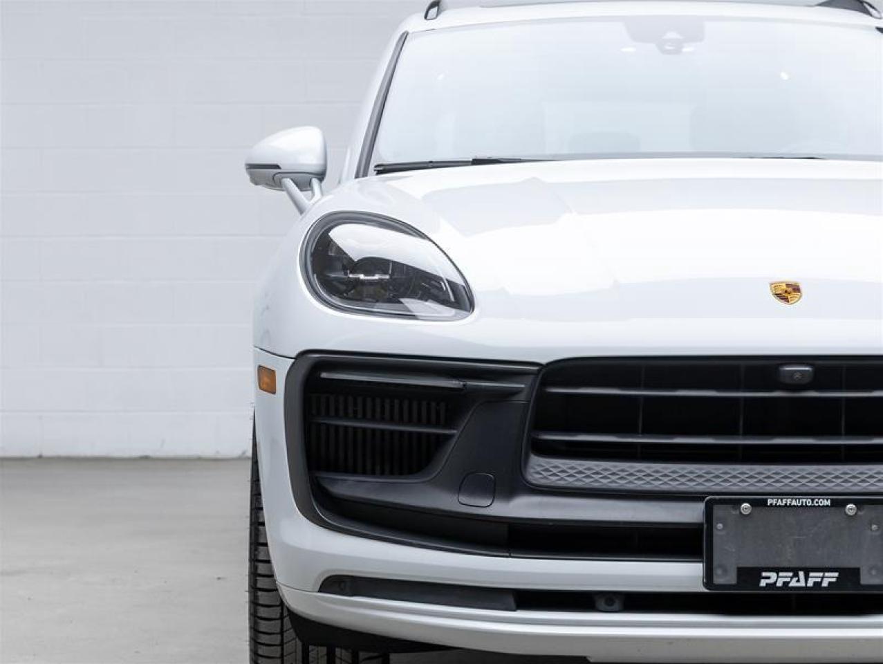 2022 Porsche Macan  Photo