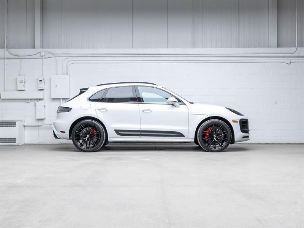 2022 Porsche Macan  Photo